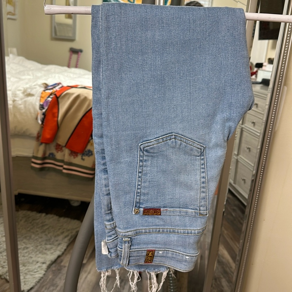 Ripped ankle jeans